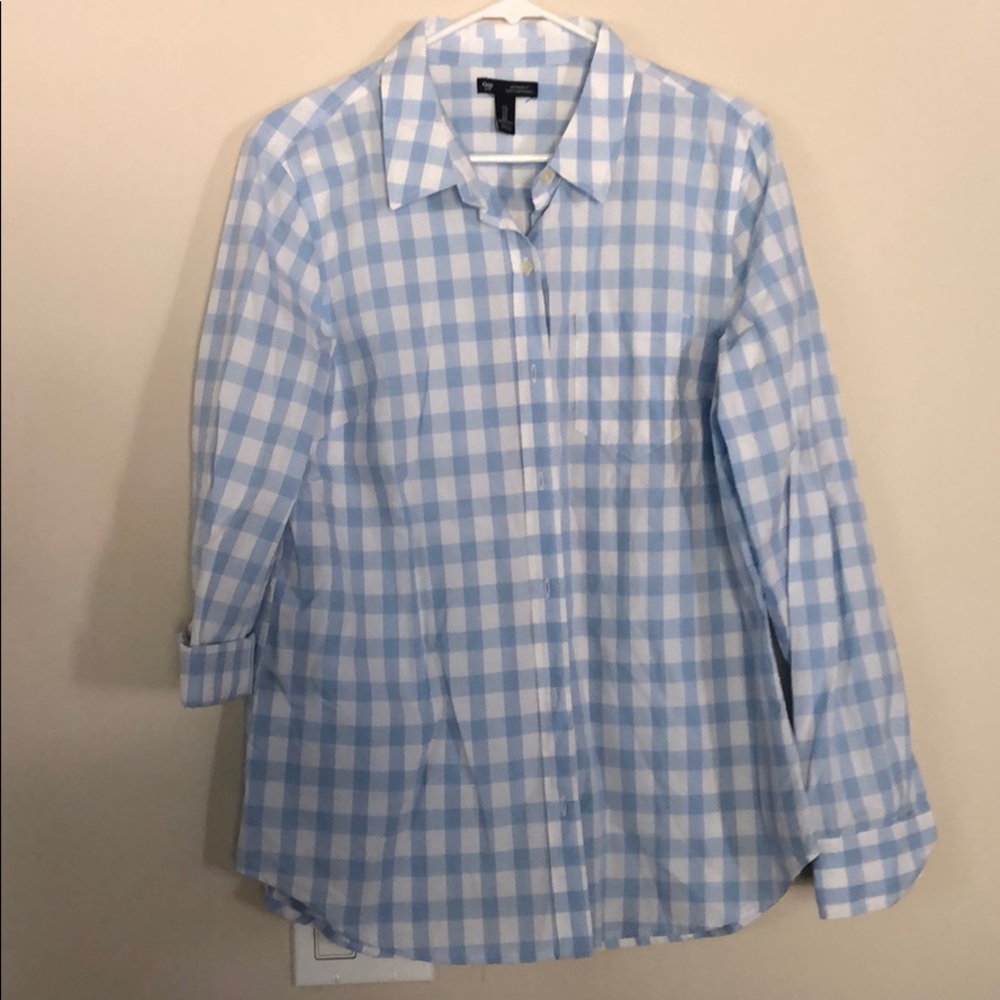 Women’s Gap boyfriend fit shirt